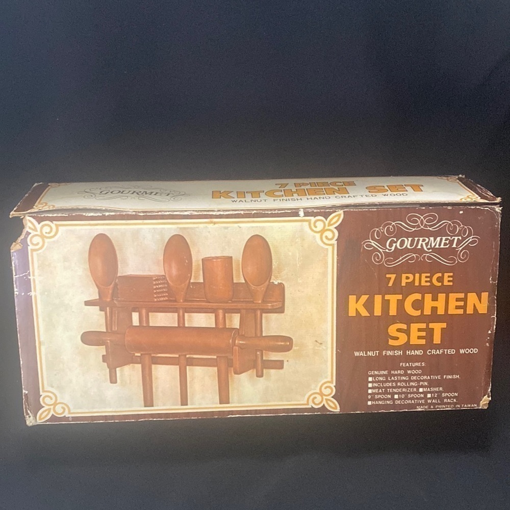 GOURMET 7 PIECE KITCHEN SET
WALNUT FINISH HAND CRAFTED WOOD
GENUINE HARD WOOD - Picture 14 of 15
